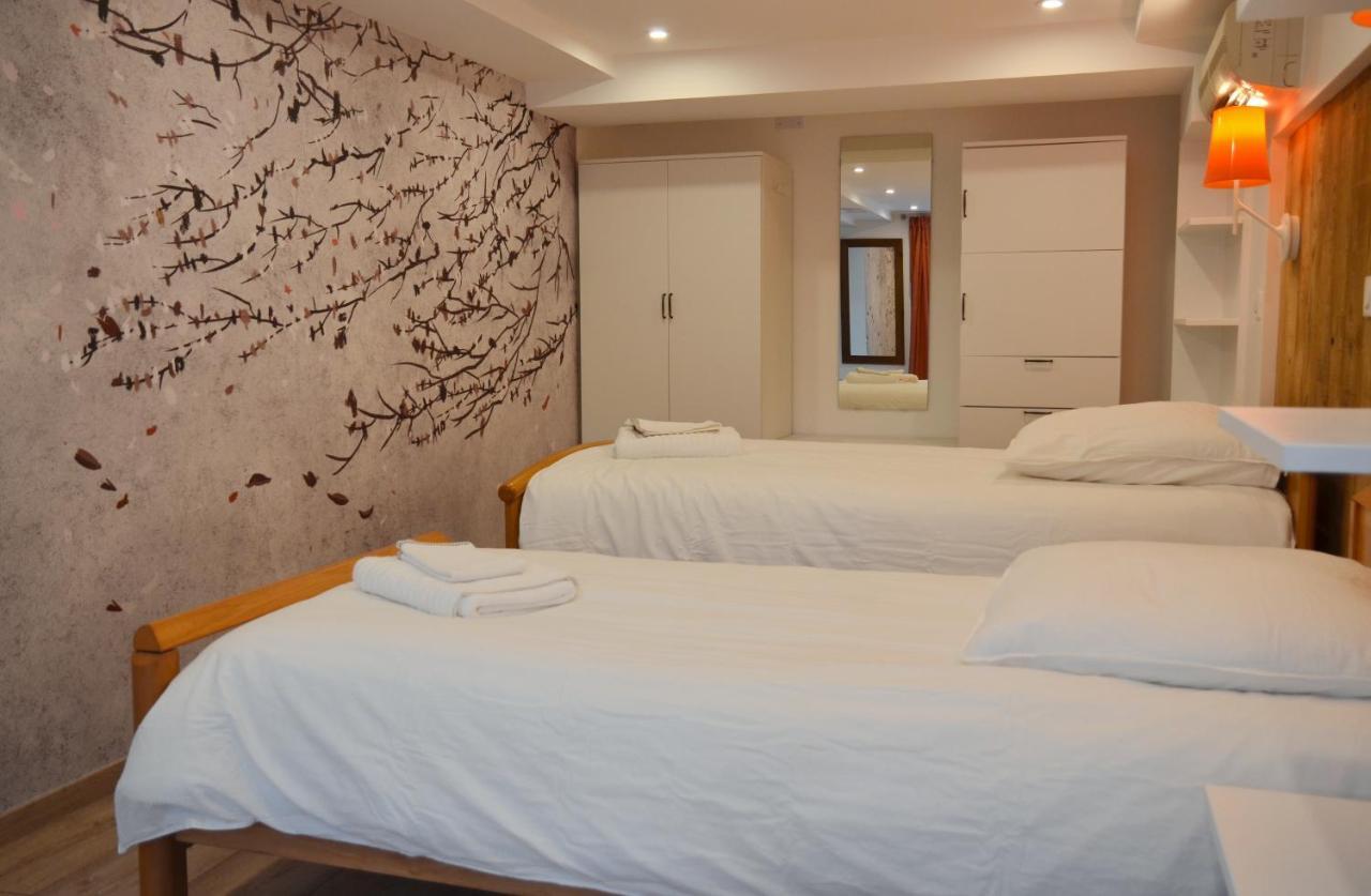 Embassy Corner Apartment *